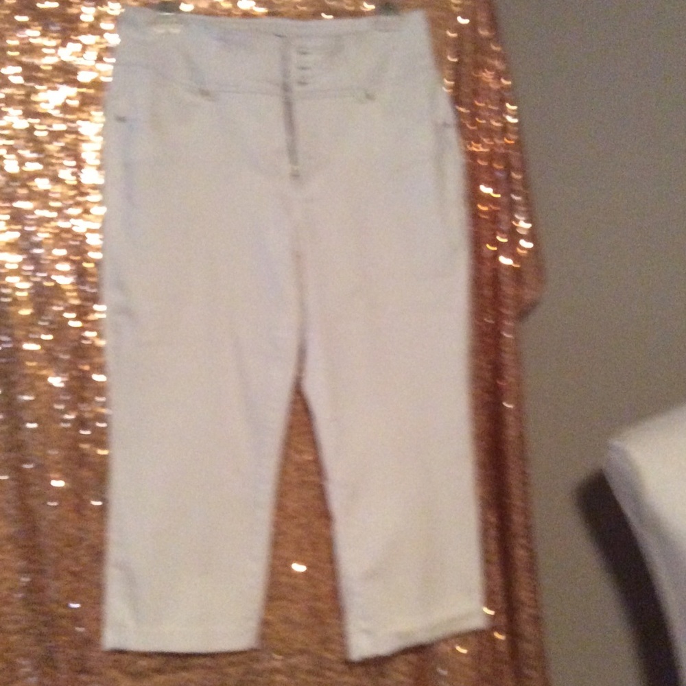 High rise button waist Capri jeans